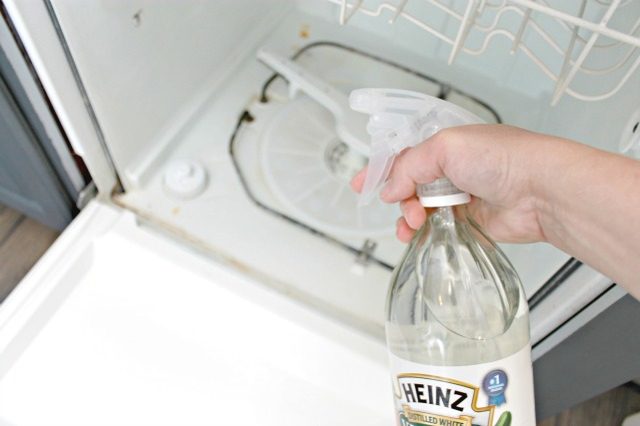 Chiếc máy rửa bát đĩa nhà bạn sẽ không còn mùi khó chịu với những thao tác sau
0