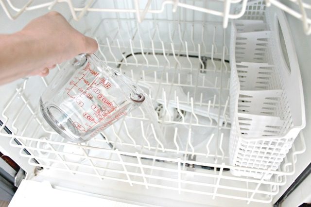 Chiếc máy rửa bát đĩa nhà bạn sẽ không còn mùi khó chịu với những thao tác sau
2