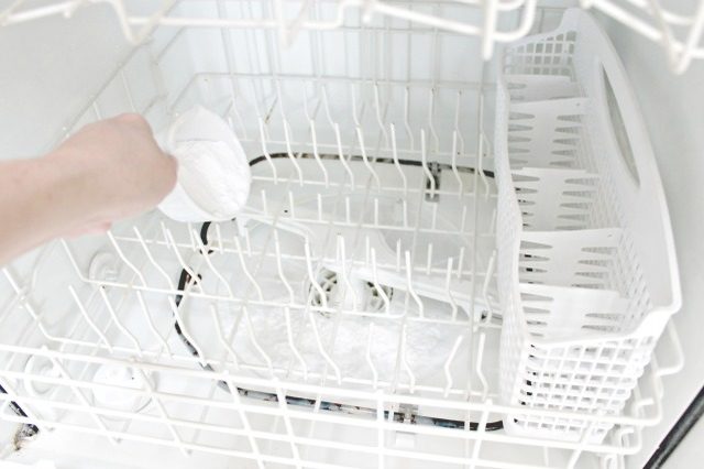 Chiếc máy rửa bát đĩa nhà bạn sẽ không còn mùi khó chịu với những thao tác sau
3