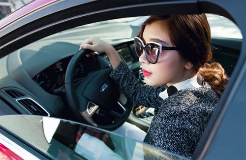 Tuyệt chiêu lái xe ô tô an toàn cho phái đẹp
2
