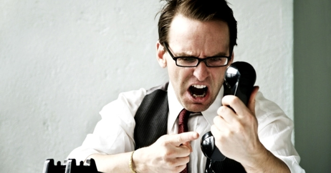 Đừng nói với sếp những điều này nếu bạn không muốn "out" sớm
1