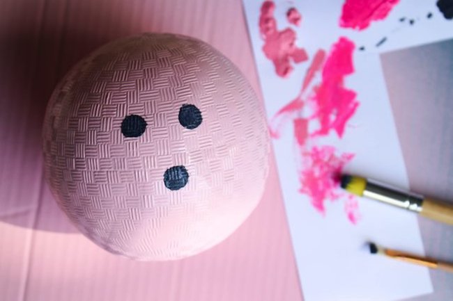 
                        Tự tạo sân chơi Bowling cho bé ngay trong sân nhà bạn
                     9