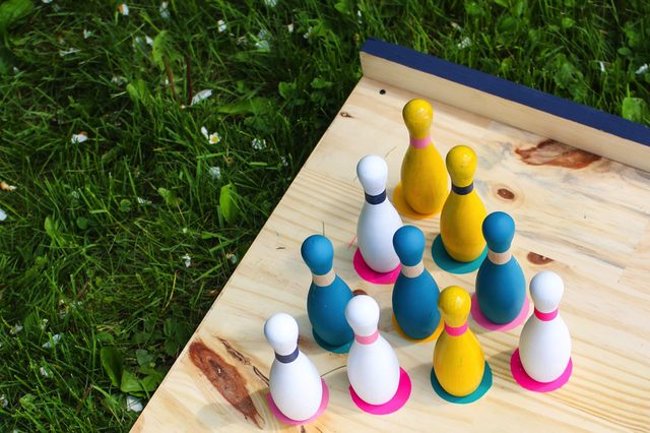 
                        Tự tạo sân chơi Bowling cho bé ngay trong sân nhà bạn
                     12
