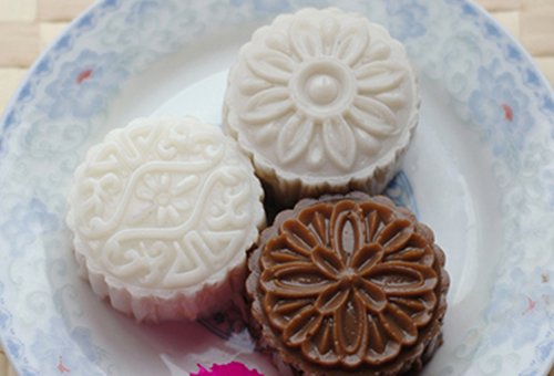 Cách làm bánh Trung thu rau câu nhân flan lạ miệng
4