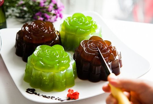 Cách làm bánh Trung thu rau câu nhân flan lạ miệng
5