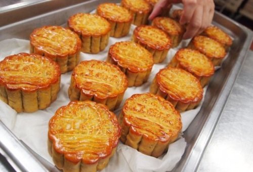 Cách làm bánh Trung thu nướng nhân thập cẩm đơn giản tại nhà
6