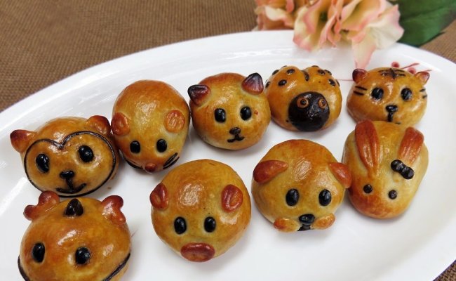 Cách tạo hình bánh Trung thu thành các con vật đáng yêu
8