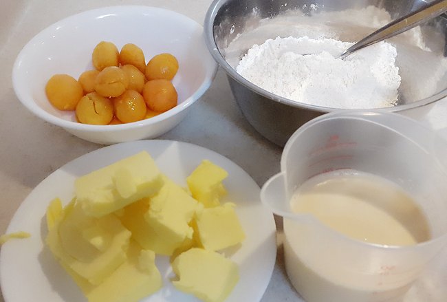 Cách làm bánh Trung thu nhân kim sa trứng muối
0