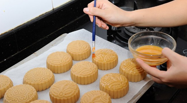 Cách làm bánh Trung thu nướng dẻo truyền thống ngay tại nhà
3