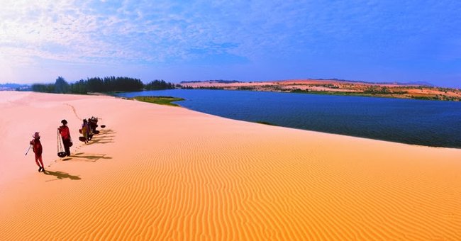 
                        10 địa điểm du lịch không thể bỏ qua khi tới Việt Nam
                     8