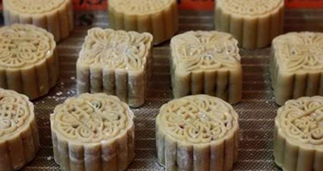 Cách làm bánh Trung thu nướng đơn giản bằng nồi cơm điện
5