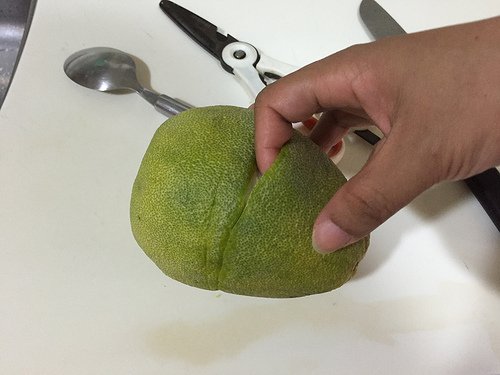 Cách gọt bưởi cực nhanh và đẹp mắt
1