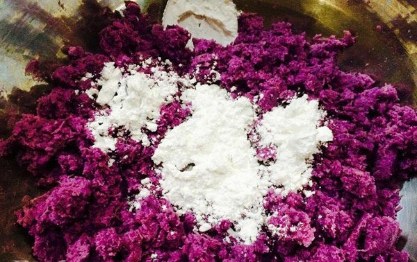 Cách làm bánh Trung thu khoai lang tím cho người sợ béo
2