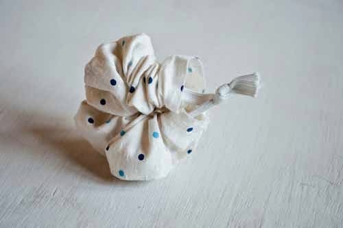 Cách làm chun buộc tóc tai thỏ tặng em gái nhân ngày 20 – 10
7