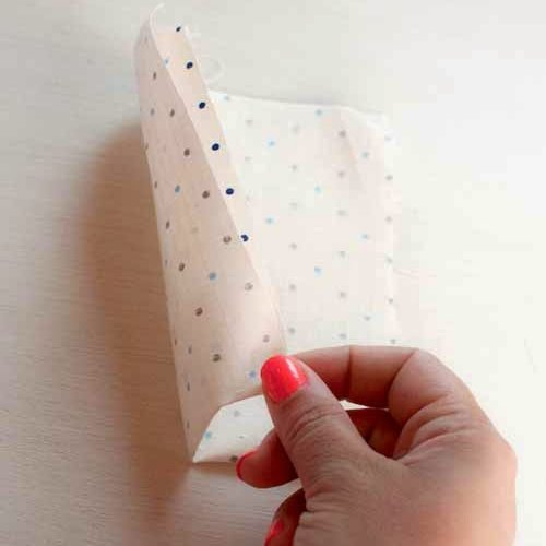 Cách làm chun buộc tóc tai thỏ tặng em gái nhân ngày 20 – 10
11