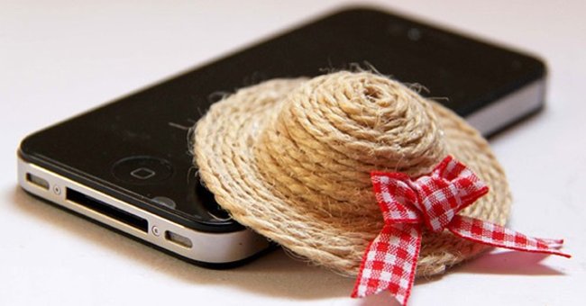 Cách làm móc khóa hình mũ cói đáng yêu tặng bạn thân ngày 20 – 10
0