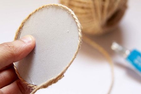 Cách làm móc khóa hình mũ cói đáng yêu tặng bạn thân ngày 20 – 10
2