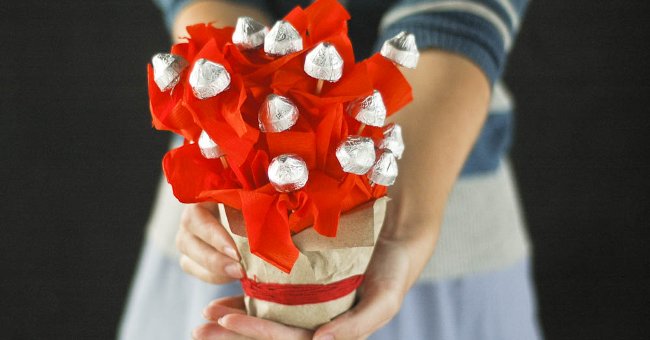Cách làm chậu hoa chocolate lãng mạn tặng bạn gái nhân ngày 20 – 10
5