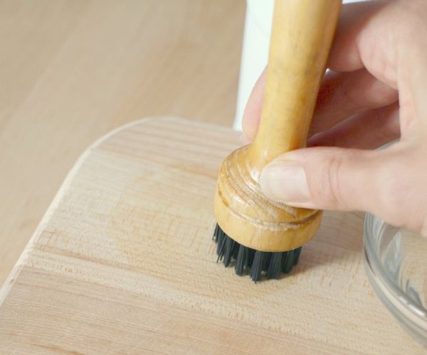 Tổng hợp các cách làm sạch thớt gỗ đơn giản và hiệu quả
4