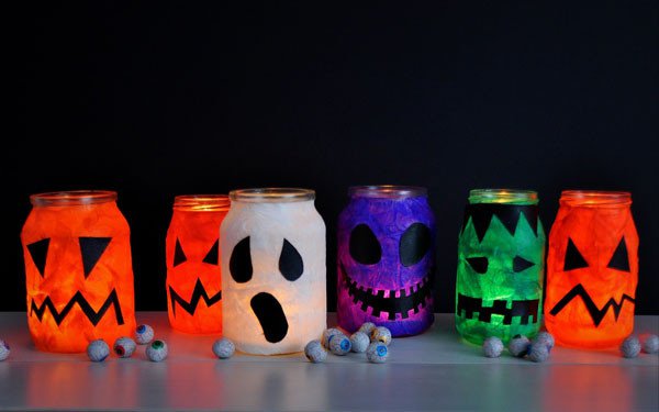 Cách trang trí halloween ấn tượng bằng chai lọ cũ
1