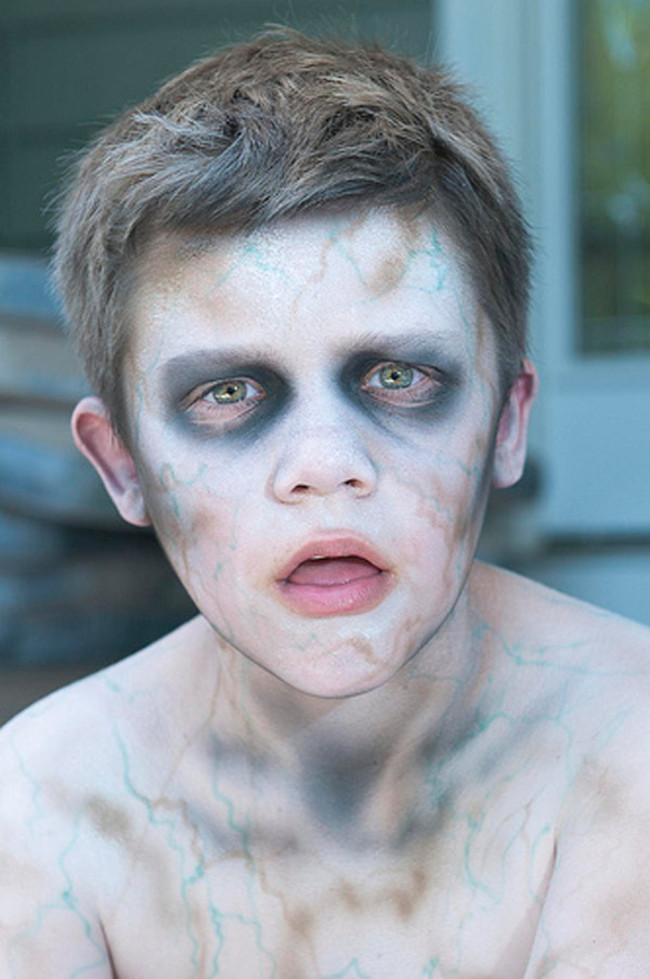 Hướng dẫn hóa trang thành Zombie kinh dị trong ngày Halloween
0
