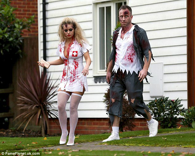Hướng dẫn hóa trang thành Zombie kinh dị trong ngày Halloween
4