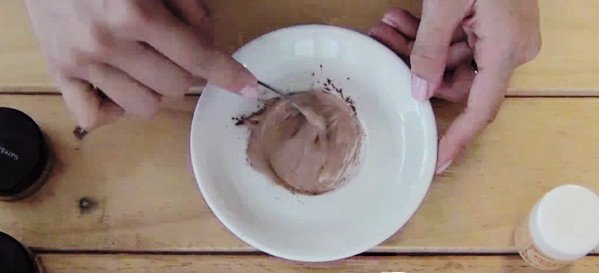 Cách tạo vết thương giả khi hóa trang thành ma nữ ngày Halloween
2