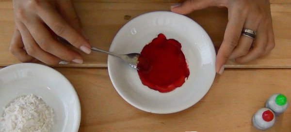 Cách tạo vết thương giả khi hóa trang thành ma nữ ngày Halloween
3