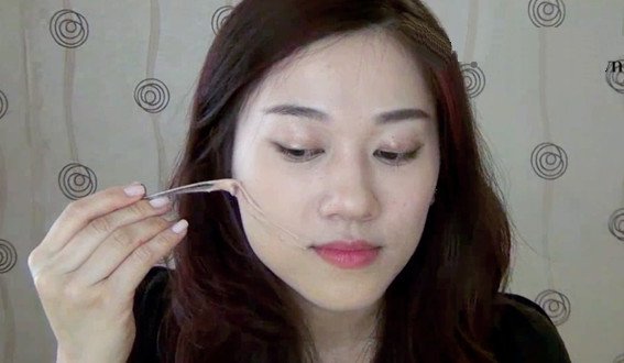 Cách tạo vết thương giả khi hóa trang thành ma nữ ngày Halloween
6