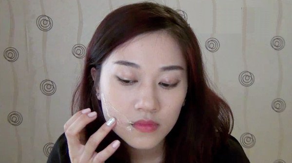 Cách tạo vết thương giả khi hóa trang thành ma nữ ngày Halloween
7