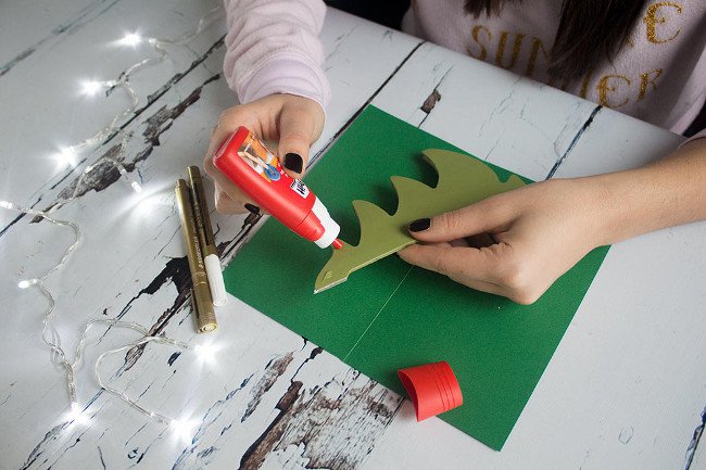 
                        Cách làm thiệp Giáng sinh hình cây thông Noel 3D độc đáo
                     1