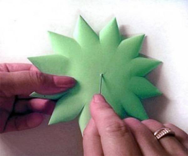 
                        Hướng dẫn 10 cách làm cây thông Noel độc đáo từ mọi chất liệu
                     11