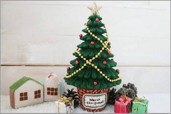 
                        Hướng dẫn 10 cách làm cây thông Noel độc đáo từ mọi chất liệu
                     43