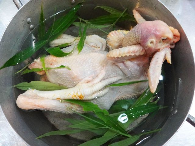 Cách luộc gà cúng ngon đẹp, không bị nứt
1