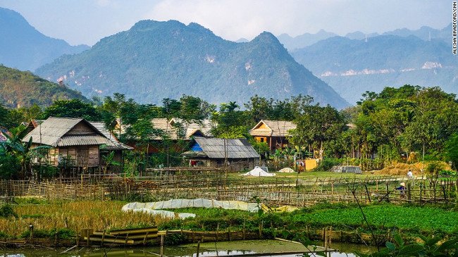 
                        Hành trình khám phá lịch sử và văn hóa Việt Nam bằng xe máy
                     1