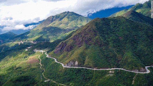 
                        Hành trình khám phá lịch sử và văn hóa Việt Nam bằng xe máy
                     3