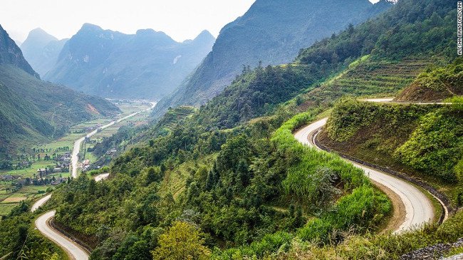 
                        Hành trình khám phá lịch sử và văn hóa Việt Nam bằng xe máy
                     5