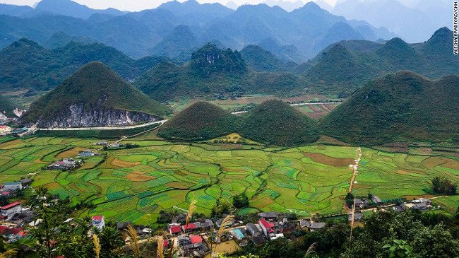 
                        Hành trình khám phá lịch sử và văn hóa Việt Nam bằng xe máy
                     6