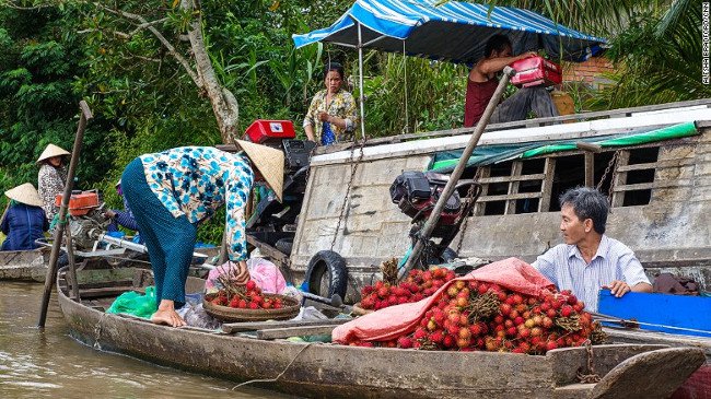 
                        Hành trình khám phá lịch sử và văn hóa Việt Nam bằng xe máy
                     19