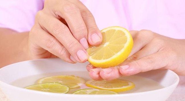 Cách loại bỏ sơn móng tay mà không cần dùng đến aceton độc hại
0