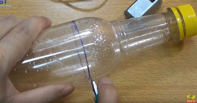 Tự chế máy hút bụi cầm tay dễ không tưởng
1