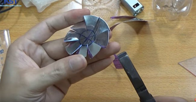 Tự chế máy hút bụi cầm tay dễ không tưởng
3