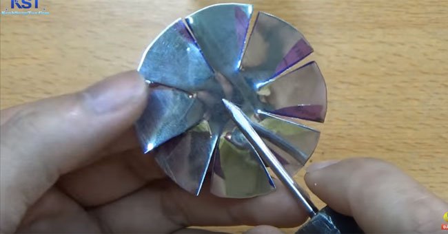 Tự chế máy hút bụi cầm tay dễ không tưởng
4