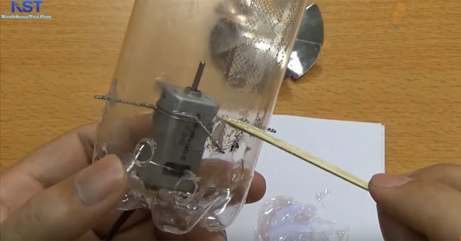Tự chế máy hút bụi cầm tay dễ không tưởng
9