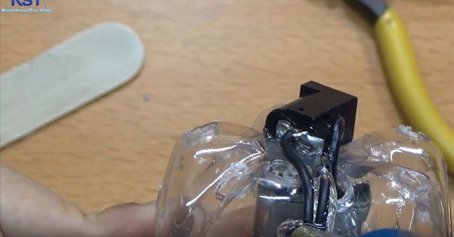 Tự chế máy hút bụi cầm tay dễ không tưởng
19