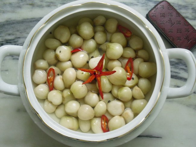 Cách muối dưa hành, kiệu chua ngọt không thể thiếu ngày Tết của người Việt
2