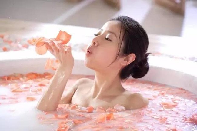 Cách đơn giản để giúp cơ thể lưu giữ hương thơm tự nhiên cả ngày dài
0