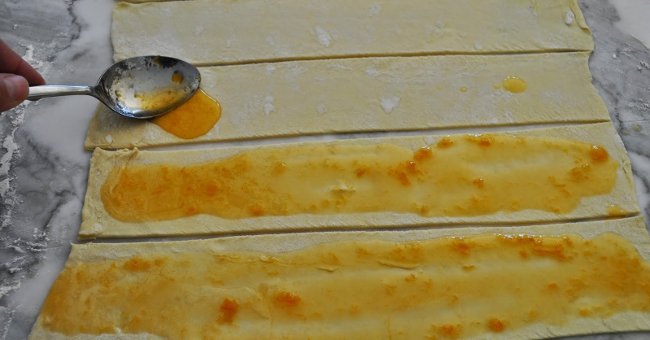 Bánh táo bông hoa hồng cực ngon và đẹp mắt tặng vợ và mẹ trong ngày 8/3
4