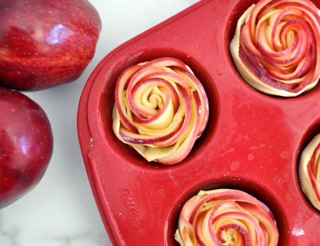 Bánh táo bông hoa hồng cực ngon và đẹp mắt tặng vợ và mẹ trong ngày 8/3
10
