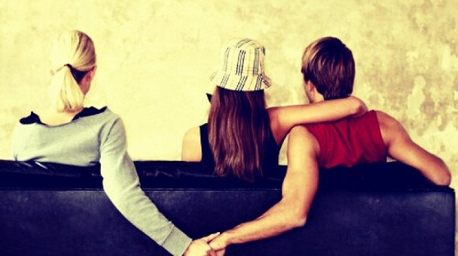 Phải làm gì để thoát khỏi cảm giác "say nắng" một người thứ ba?
3